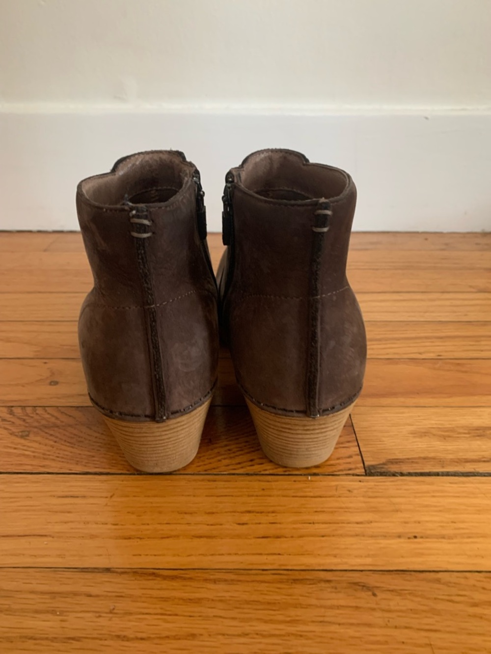 Dansko Maria 38 Brown Ankle Booties - Picture 3 of 7